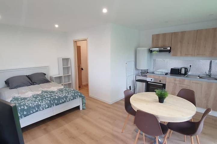 Gîte pour 2 personnes, avec Terrasse et Jardin à Saint-Georges-de-Gréhaigne