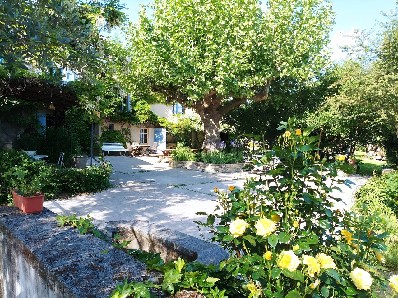 Chambre d'hôtes 'Chambre' avec terrasse privée, jardin commun et Wi-Fi in Saint-Étienne-les-Orgues, Région de Forcalquier