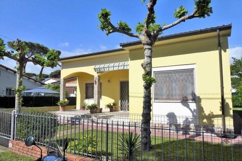 Bonita villa, cerca de la playa para 6 personas. in Lido di Camaiore, Costa de la Maremma