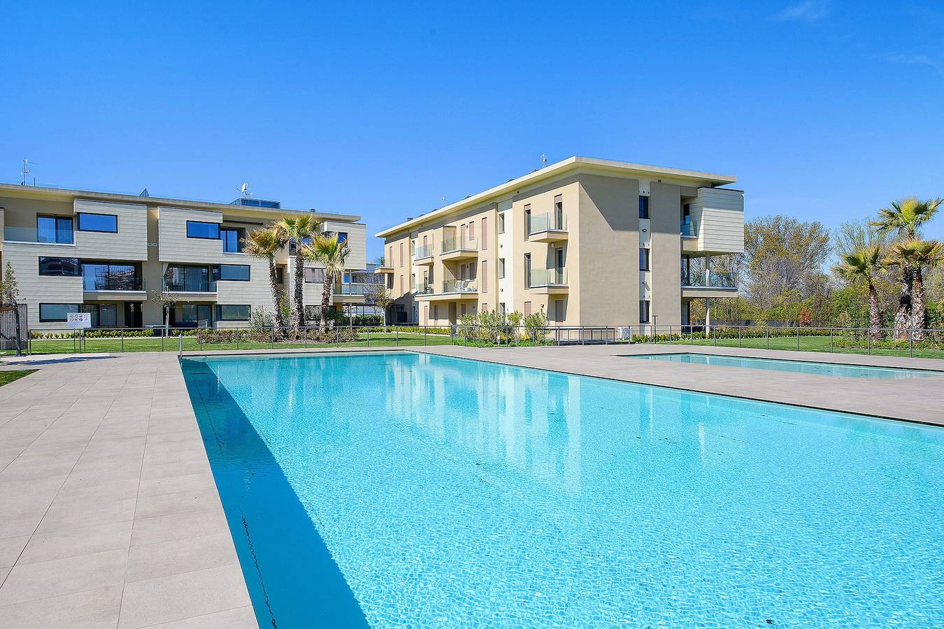 Appartamento intero, Attico Helayne con terrazza panoramica sul tetto in Rivoltella del Garda, Desenzano del Garda