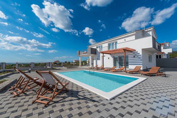 Ferienhaus für 8 Personen, mit Meerblick und Balkon in Sukosan