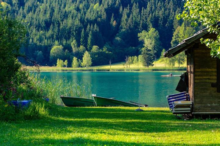 Vakantiewoning voor 3 personen, with Balkon and Terras as well as Tuin and Uitzicht op het meer in Weissensee