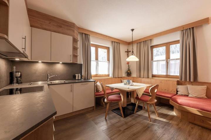 Ferienwohnung für 5 Personen, mit Ausblick und Sauna sowie Pool und Garten in Neustift im Stubaital - 2