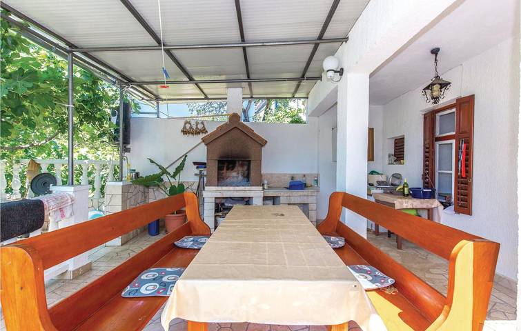 Apartment am Meer mit Terrasse, WLAN und Parkplatz in der Nähe von Klenovica in Klenovica, Primorje-Gorski Kotar