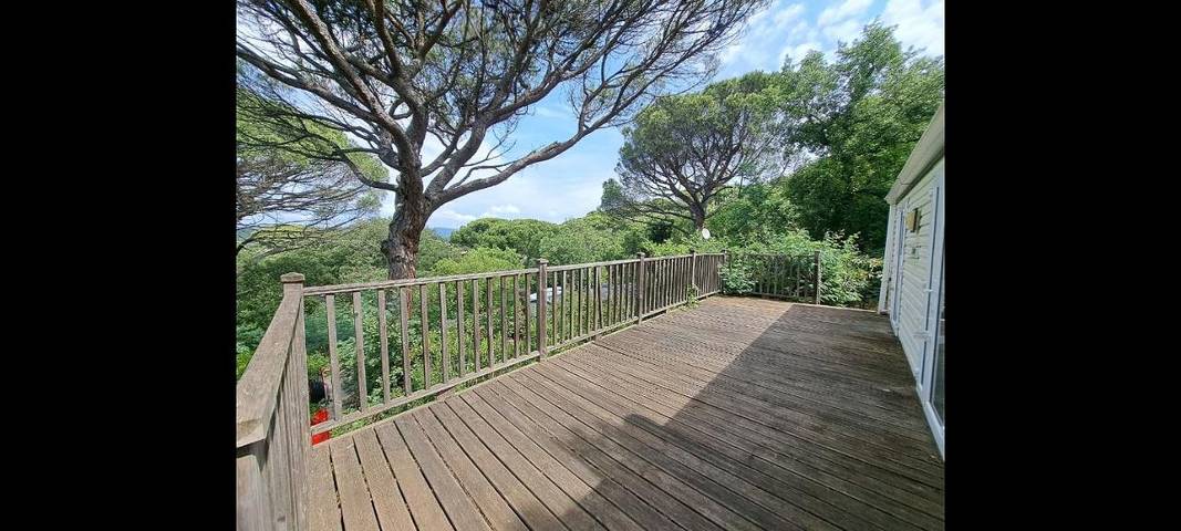 Camping pour 6 personnes, avec piscine et terrasse ainsi que jardin et vue à Gassin - 2