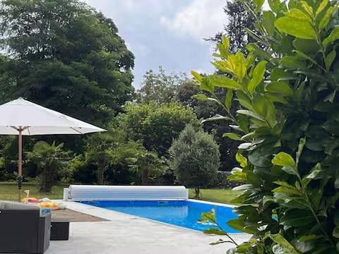 Location de vacances pour 12 personnes, avec piscine, animaux acceptés à Auterrive