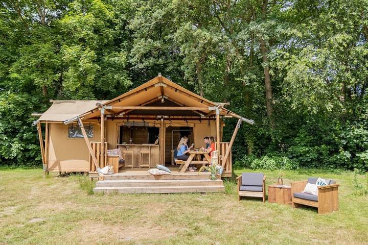 Tente pour 5 personnes, avec Balcon/Terrasse et Terrasse en Vendée