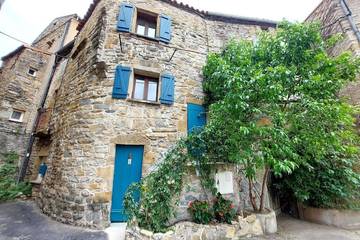 Gîte pour 3 personnes à Saint-Georges-de-Luzençon