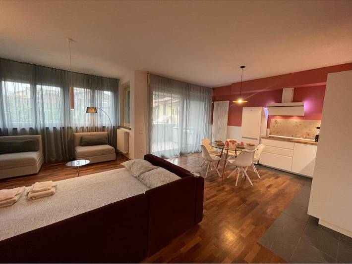 Appartamento per 8 persone, con Balcone e Idromassaggio nonché Terrazza e Panorama a Seriate