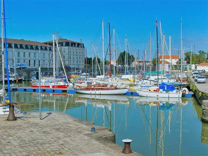Villa conviviale à 8 min de la mer pour 10 personnes in Thairé, Région de La Rochelle