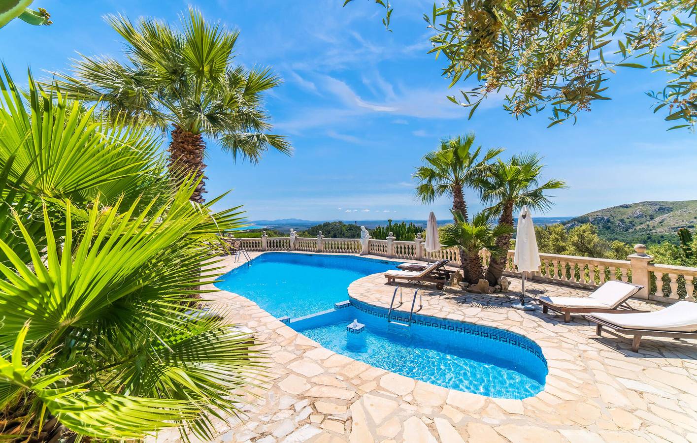Apartment mit Meerblick, Terrasse, Pool und Grill in Alcúdia, Mallorca Norden