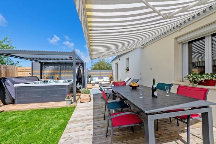 Maison de vacances pour 9 personnes, avec Jacuzzi et Terrasse ainsi que Jardin et Sauna