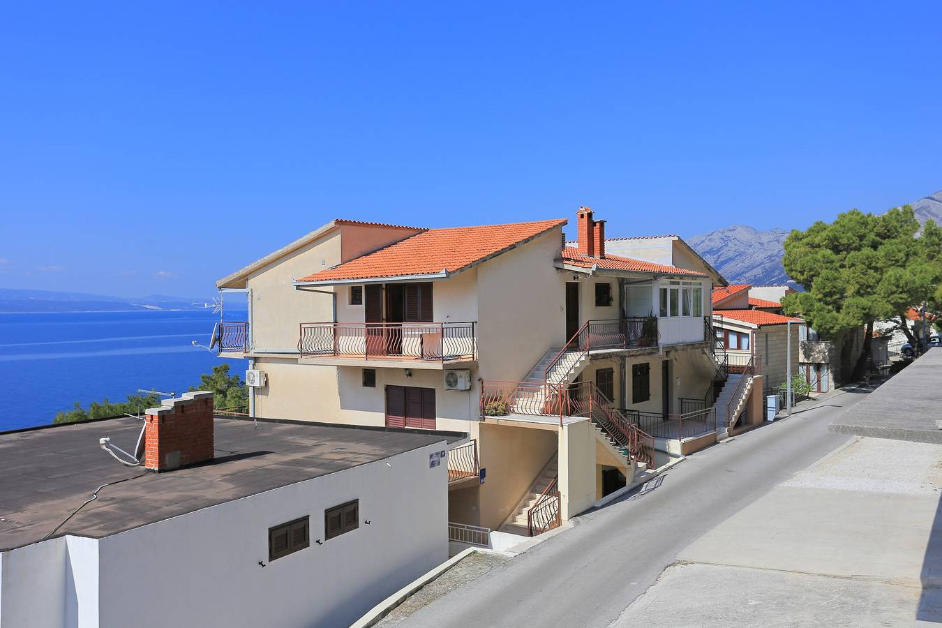 Ganze Wohnung, Apartments by the sea Brela, Makarska - 2718 in Brela, Makarska Riviera