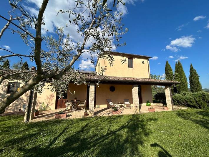 Agriturismo per 4 persone, con panorama e giardino nonché vista lago in Città di Castello (Italia)