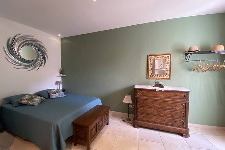 Gîte pour 2 personnes dans Office De Tourisme Du Pays Des Sorgues Et Des Monts De Vaucluse - 2