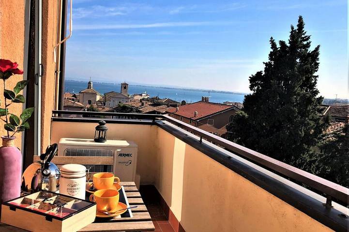 Agriturismo per 6 persone, con balcone in Desenzano del Garda