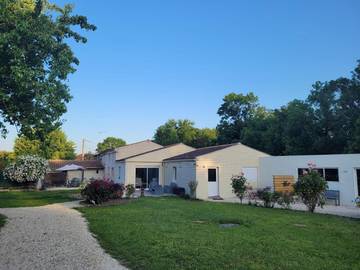 Location de vacances pour 2 personnes, avec jacuzzi et jardin à Saintes