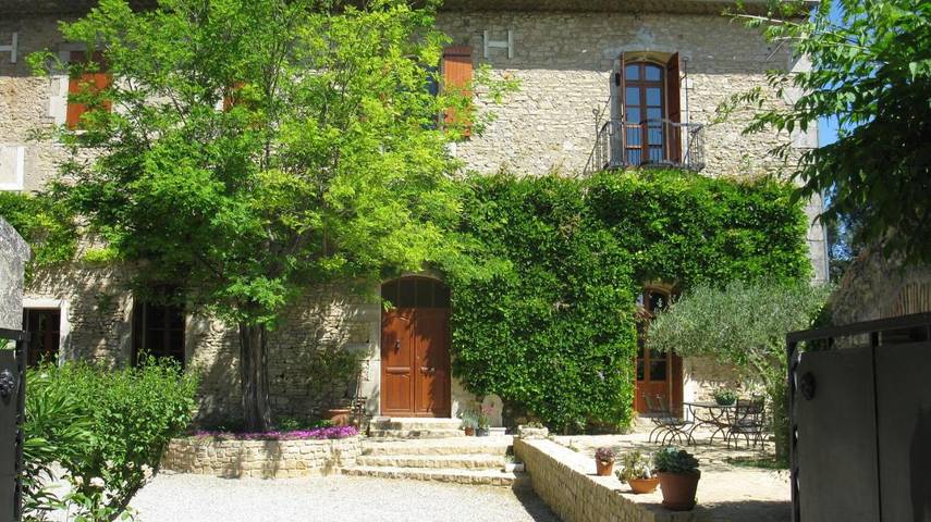 Gîte pour 4 personnes, avec jardin et piscine, adapté aux familles à Vénéjan - 4