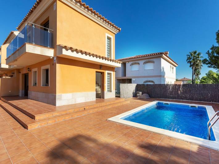 Ferienhaus für 12 Personen, mit Terrasse