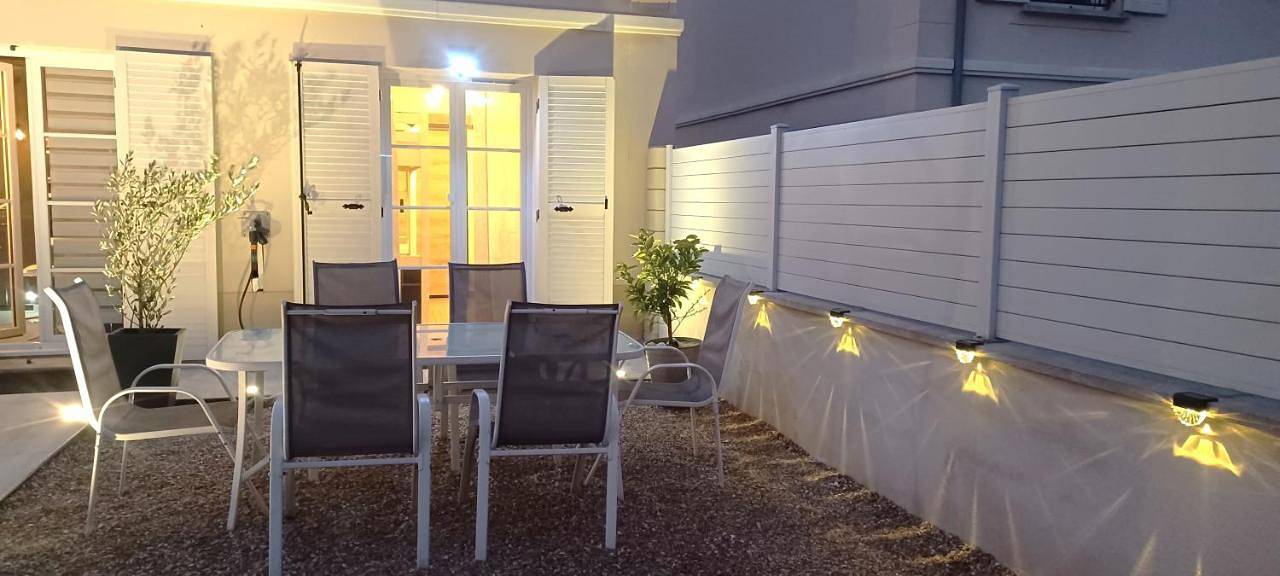 Luminary Night Suite in Montévrain, Seine-et-Marne