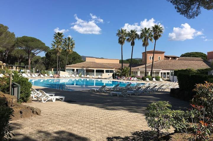 Appartement de vacances pour 2 personnes, avec jacuzzi ainsi que jardin et piscine
