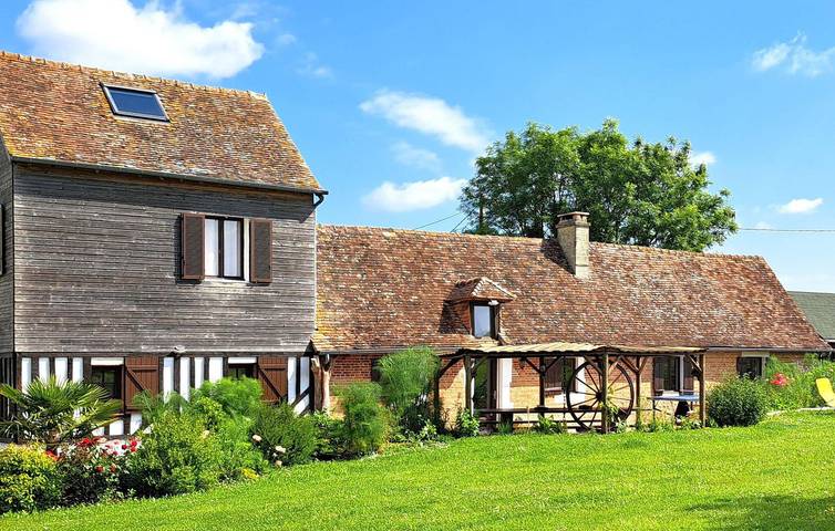 Location de vacances pour 8 personnes, avec jacuzzi et piscine ainsi que jardin et terrasse, animaux acceptés dans Saint-Pierre-en-Auge - 2