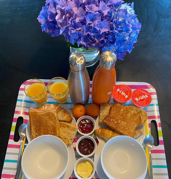 Location de vacances pour 2 personnes, avec vue ainsi que terrasse et jardin à Les Iffs - 2