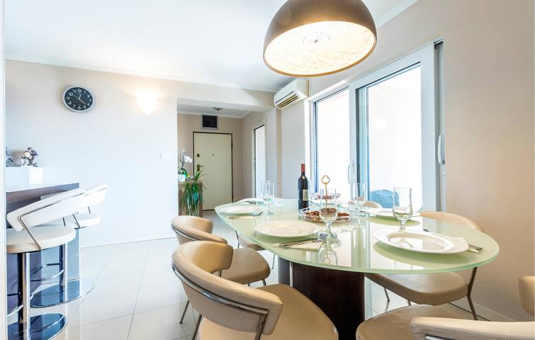 Appartement de vacances entier, Charmant appartement d'une chambre avec terrasse, à 1,5 km de la plage in Bačvice, Split