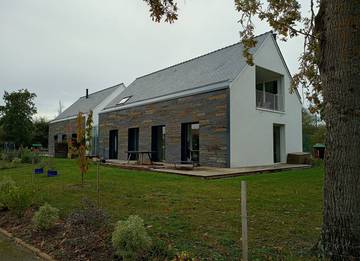 Gîte pour 14 personnes, avec jardin et terrasse dans Plage Kerfontaine