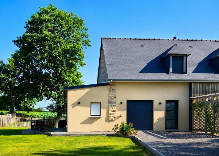 Location de vacances pour 6 personnes, avec terrasse et jardin à Saint-Quentin-sur-le-Homme