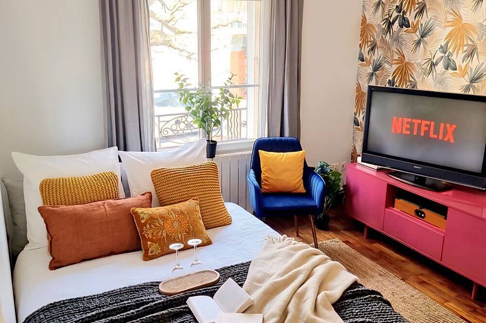Appartement entier, Grand 2 pièces - Paris & Orly Aéroport à 15 min + Parc de Sceaux à 1 min in Antony, Hauts-de-Seine