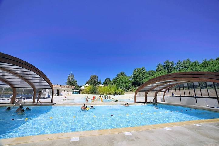 Gîte pour 4 personnes, avec piscine et terrasse