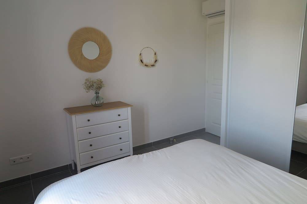 Ganze Wohnung, 4-person apartment with large terrace and sea view in L'Île-Rousse, Calvi und Umgebung