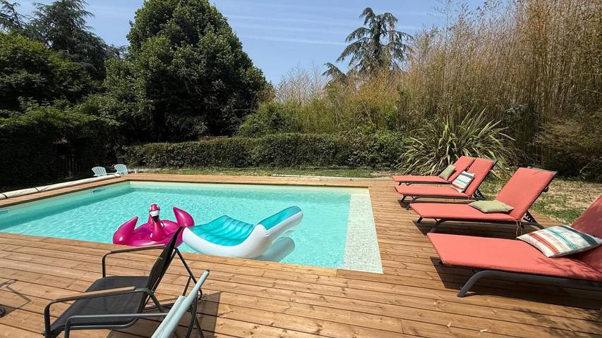 Location de vacances pour 3 personnes, avec jardin ainsi que vue et piscine, animaux acceptés à Saint-Loubès - 4
