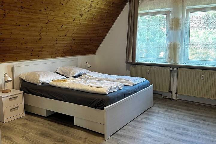 Appartement entier, Large 4-room apartment in the center of Heidingsfeld, balcony, self-check-in, 8 guests in Würzburg, Région viticole de Franconie