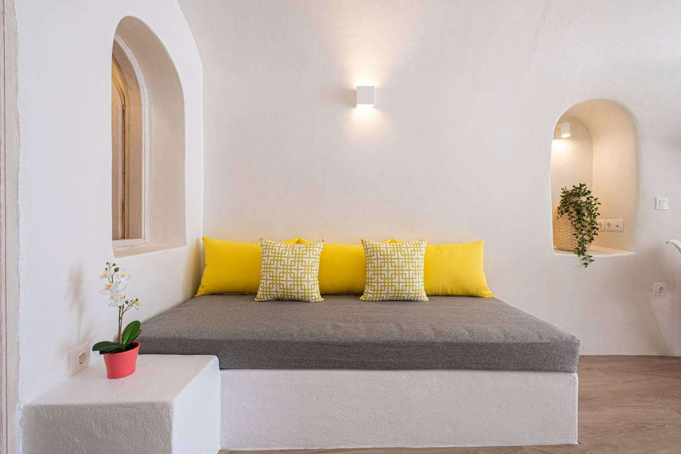 White Orchid Cave House and Studio in Pyrgos Kallistis, Santorin