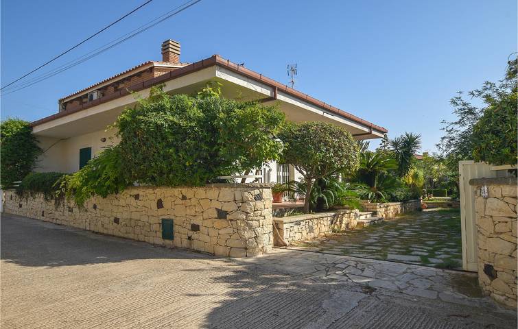 Acogedor apartamento de 180 m2 con aire acondicionado, aparcamiento, terraza y WiFi in Marina di Modica, Módica