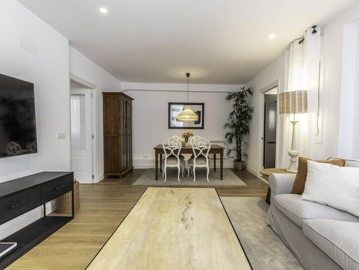 Entire holiday apartment, Pintxos y Tradición en Casco Viejo in Ibaiondo, Bilbao