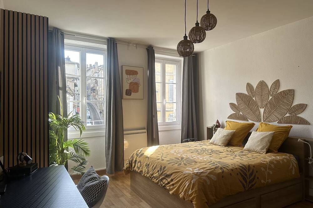 Ganze Wohnung, Apartment-Apartment-Ensuite mit Bad-Strassenblick in Auch, Gers