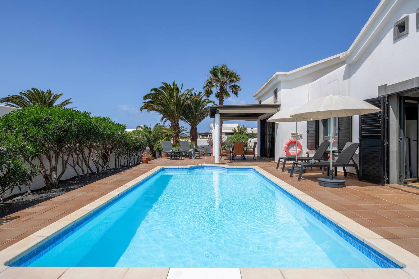 Vacation Villa 'Casa Karoline' with Private Pool and Wi-Fi in Montaña Roja, Yaiza