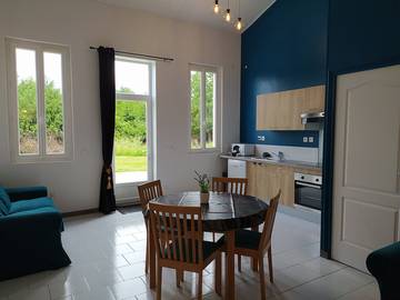 Gîte pour 5 personnes, avec piscine ainsi que jardin et terrasse à Gémozac