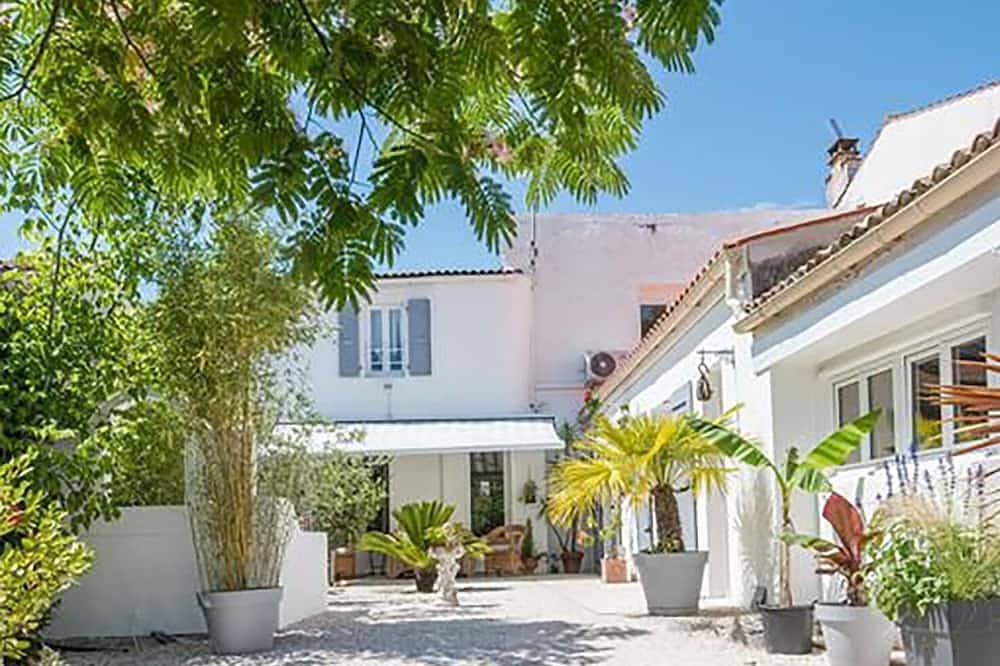 Villa de charme 4 chambres à 10 min des plages de l'Ile d'Oléron ⭐Tout Inclus⭐ in Saint-Just-Luzac, Côte de Beauté