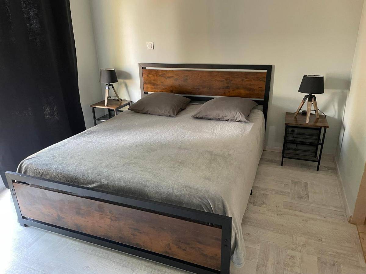 Très jolie chambre avec piscine in Montmerle-sur-Saône, Région de Bourg-en-Bresse
