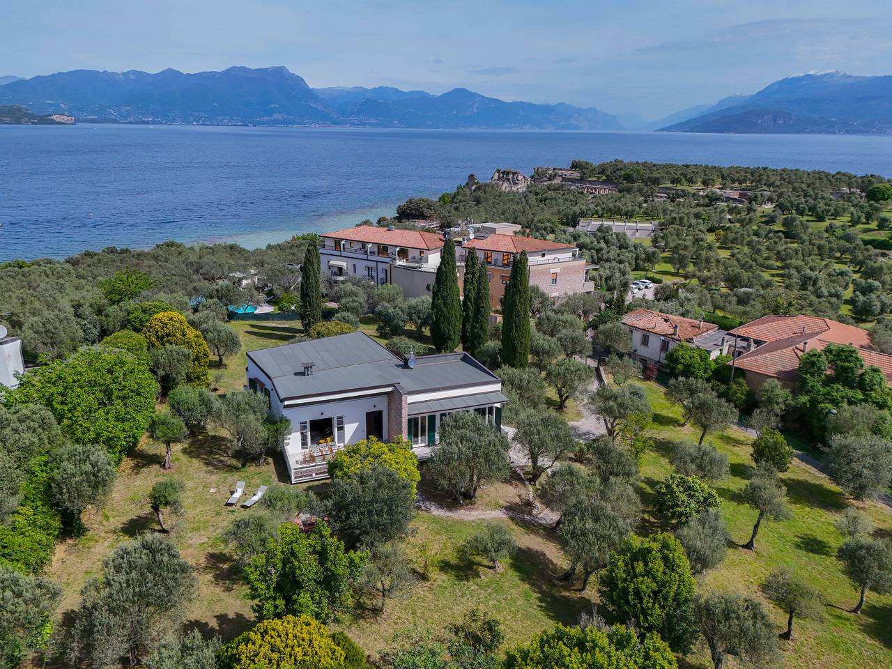 Mgh - Villa Sirmione in Lido delle Bionde (Sirmione), Sirmione