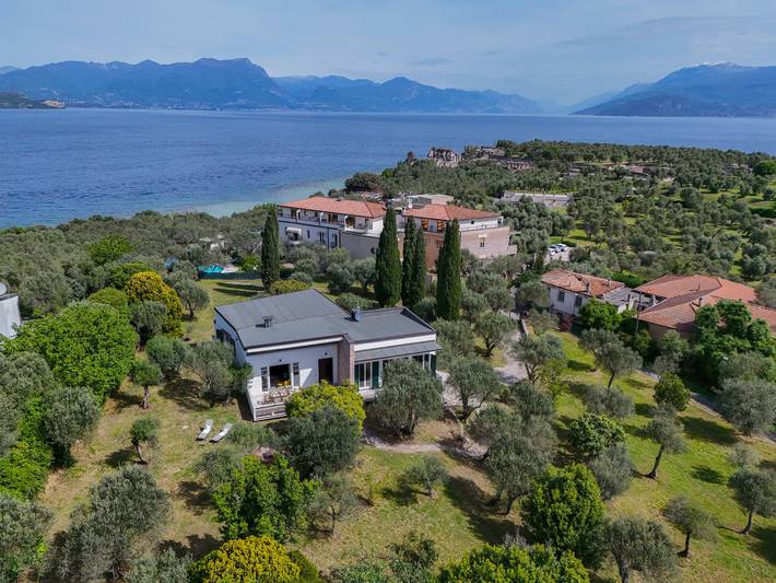 Villa für 7 Personen, mit Balkon und Terrasse sowie Seeblick in Sirmione