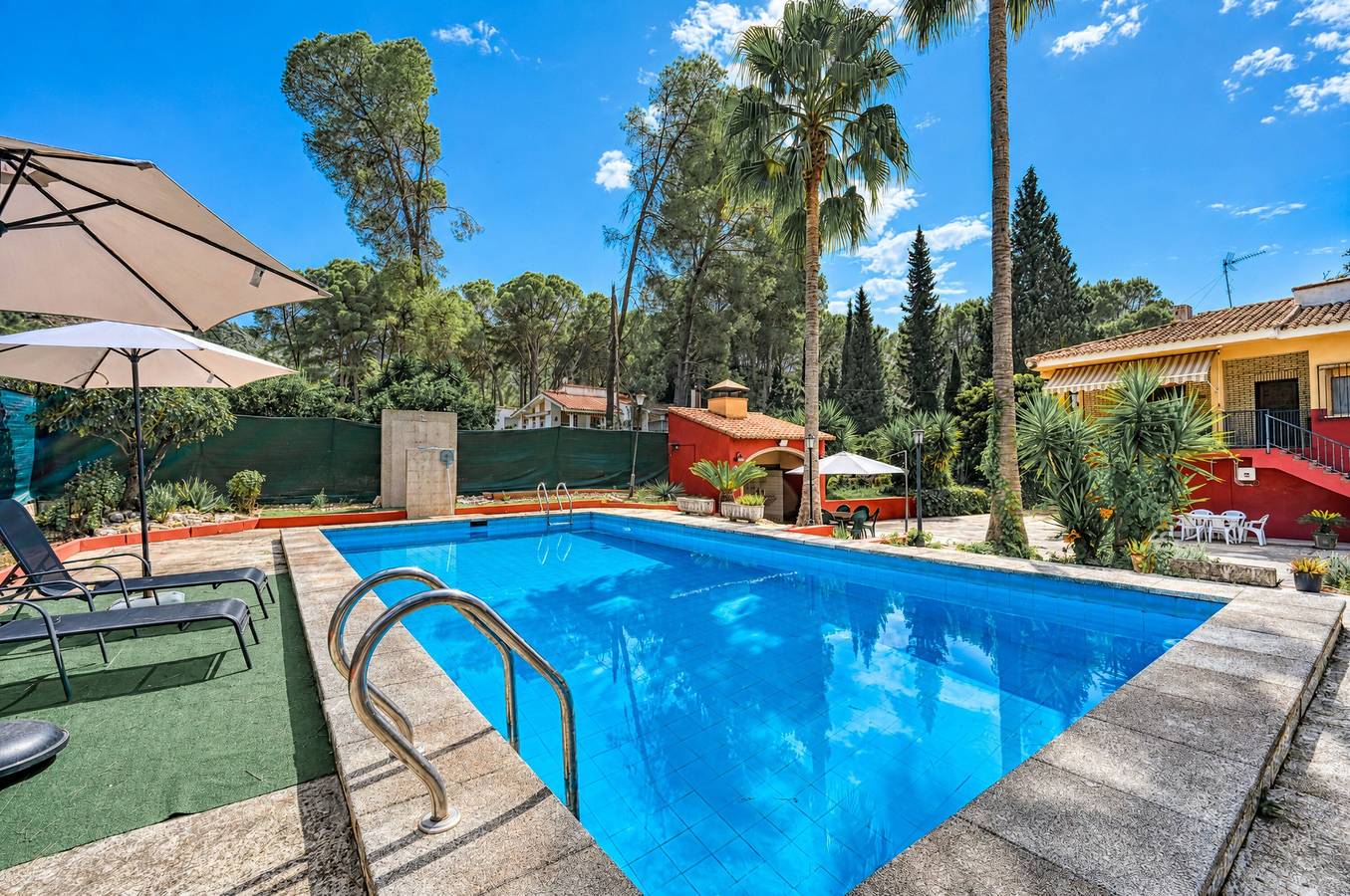 Casa Vacacional 'Cova Negra Nature' con Vistas a la Montaña, Piscina Compartida y Aire Acondicionado in Genovés (desambiguación), Provincia de Valencia