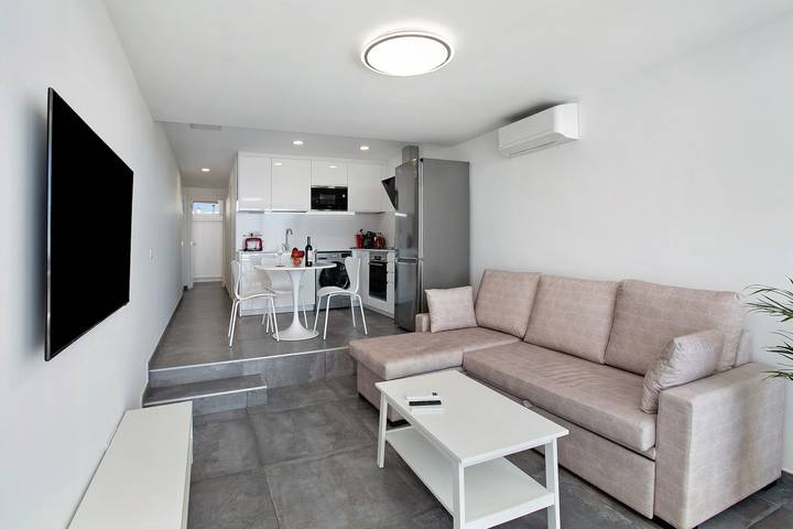 Location de vacances pour 3 personnes, avec Jardin et Bassin pour enfant