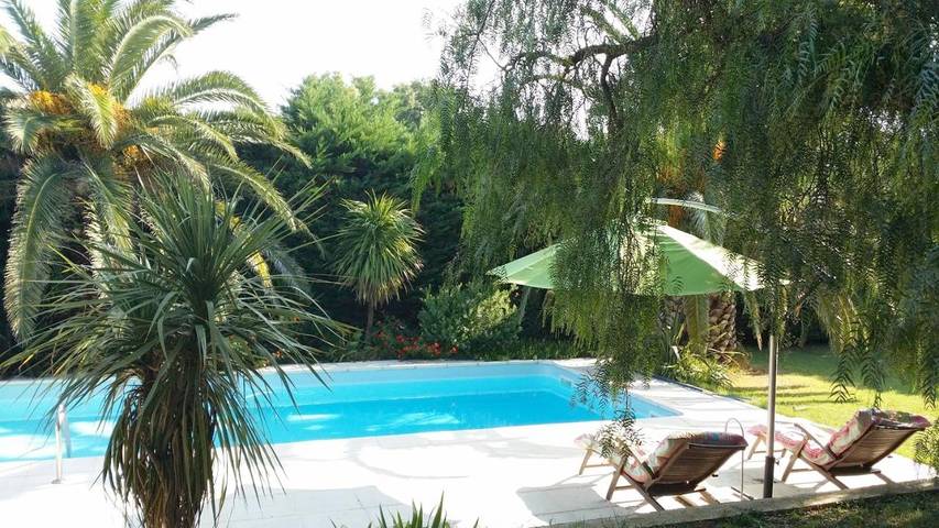 Location de vacances pour 4 personnes, avec piscine et vue ainsi que sauna et jardin à Canohès