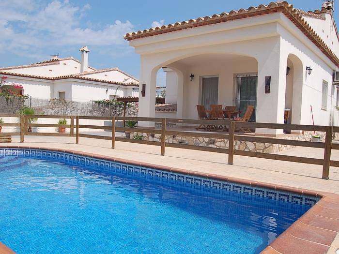 Maison de vacances pour 6 personnes, avec Terrasse et Piscine à Riumar