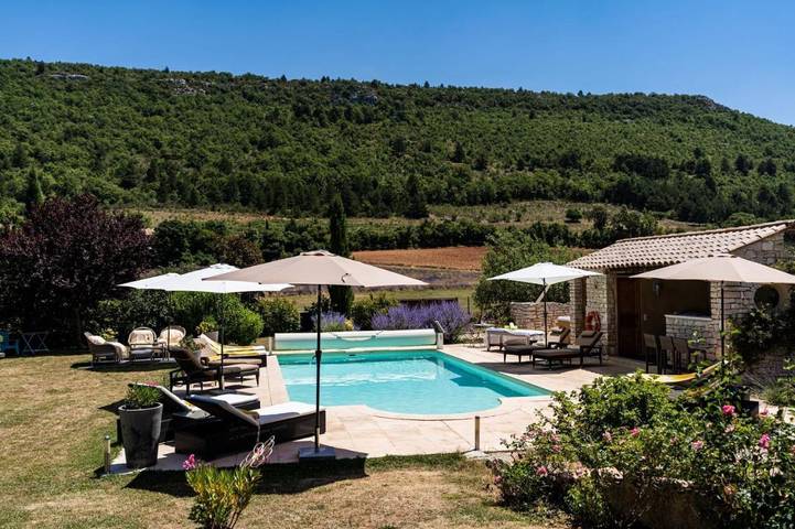 Maison d’hôte pour 4 personnes, avec Terrasse et Jacuzzi ainsi que Jardin et Piscine à Sault